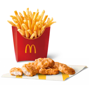 Uns McNuggets sobre un tovalló de McDonalds i unes patates fregides de fons